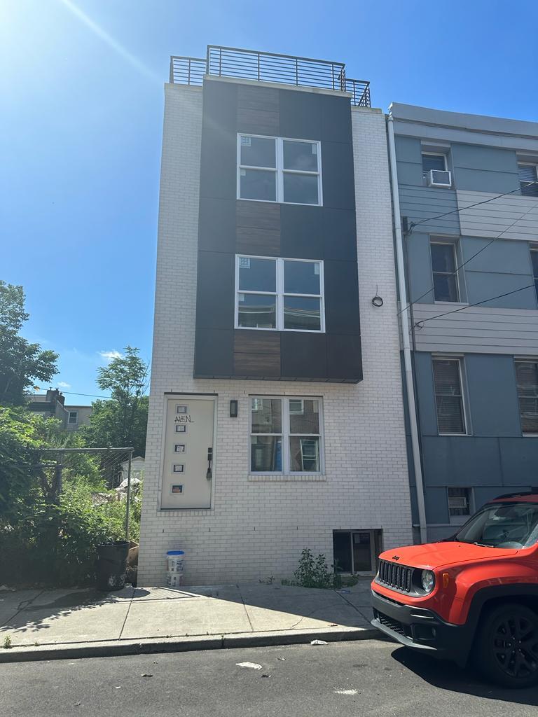 נכס בנוי ומוכן למכירה