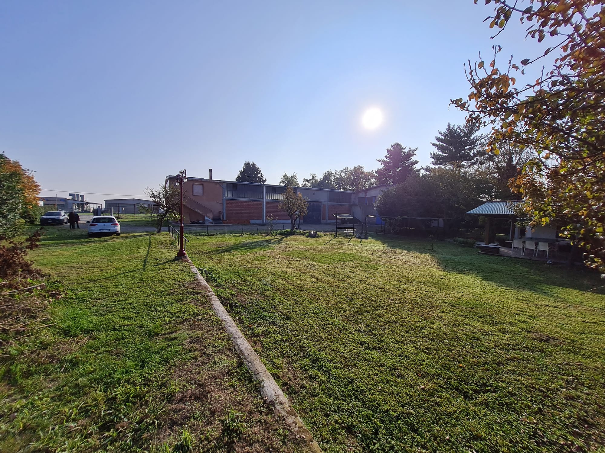 Capannone 856 mq, Abitazione 110 mq, Terreno 400 mq