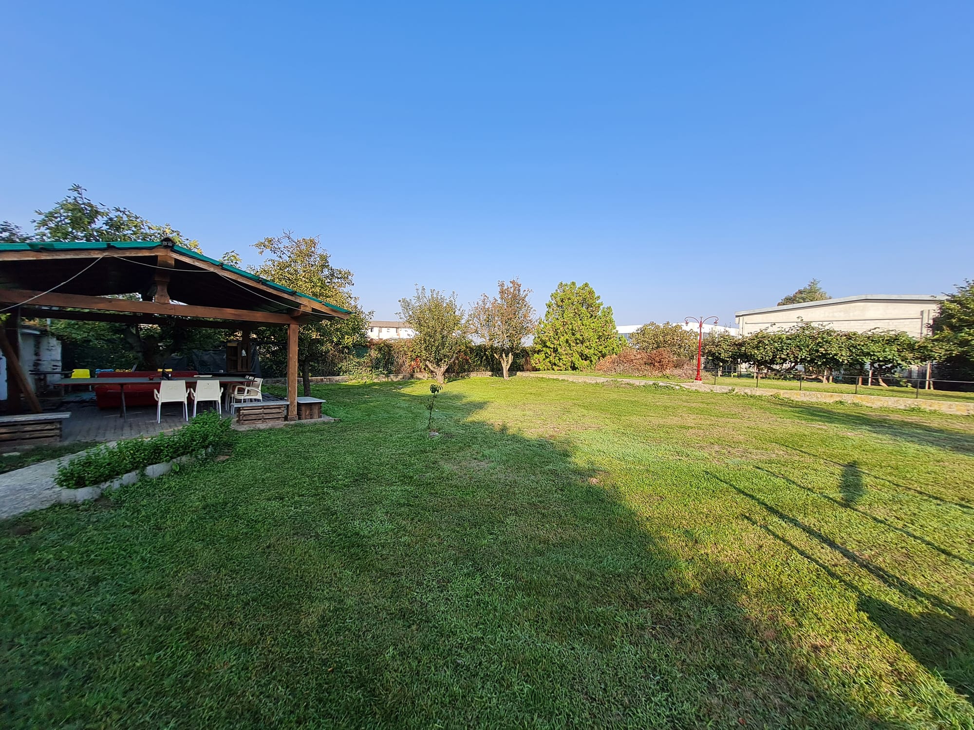 Capannone 856 mq, Abitazione 110 mq, Terreno 400 mq