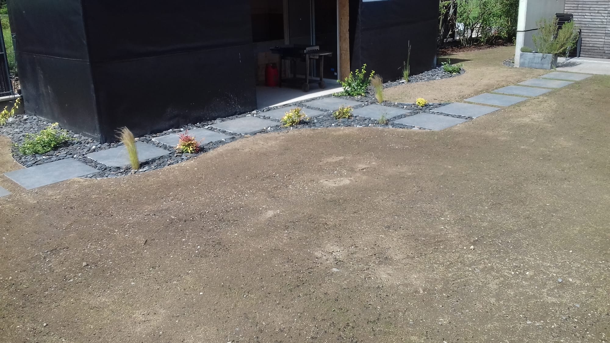 Aménagement paysager complet, dont un bac de potager sur 3 niveaux, soutènement mur gabion 