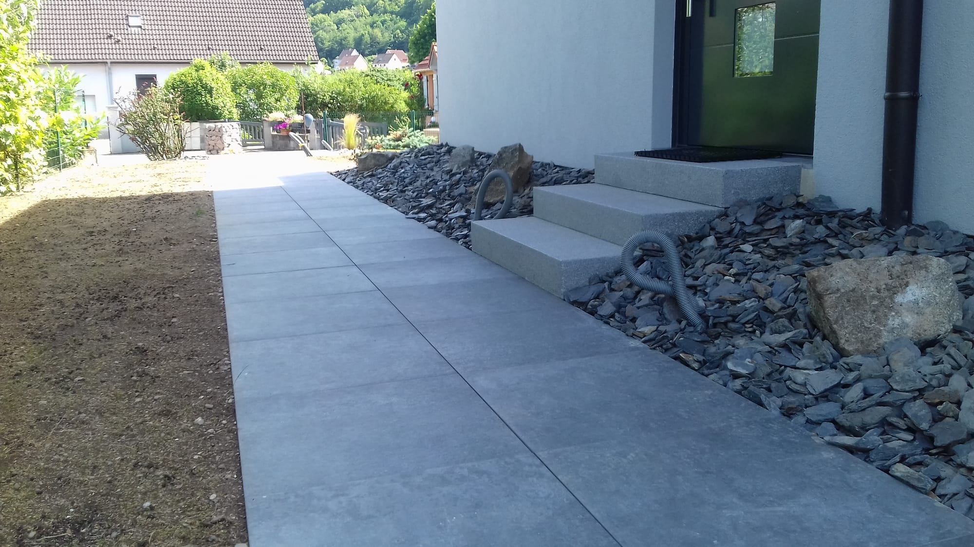 Aménagement paysager complet, dont un bac de potager sur 3 niveaux, soutènement mur gabion 