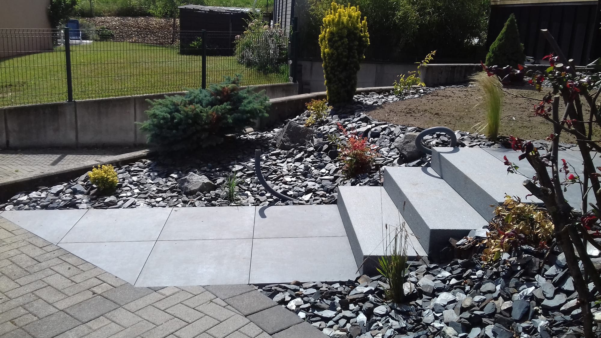 Aménagement paysager complet, dont un bac de potager sur 3 niveaux, soutènement mur gabion 