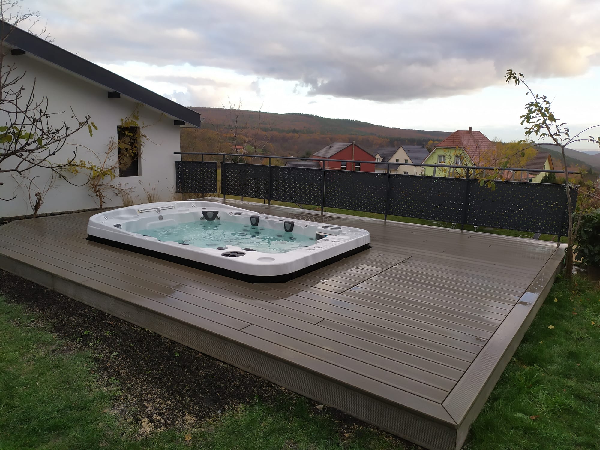 Terrasse en bois composite, garde corps en aluminium