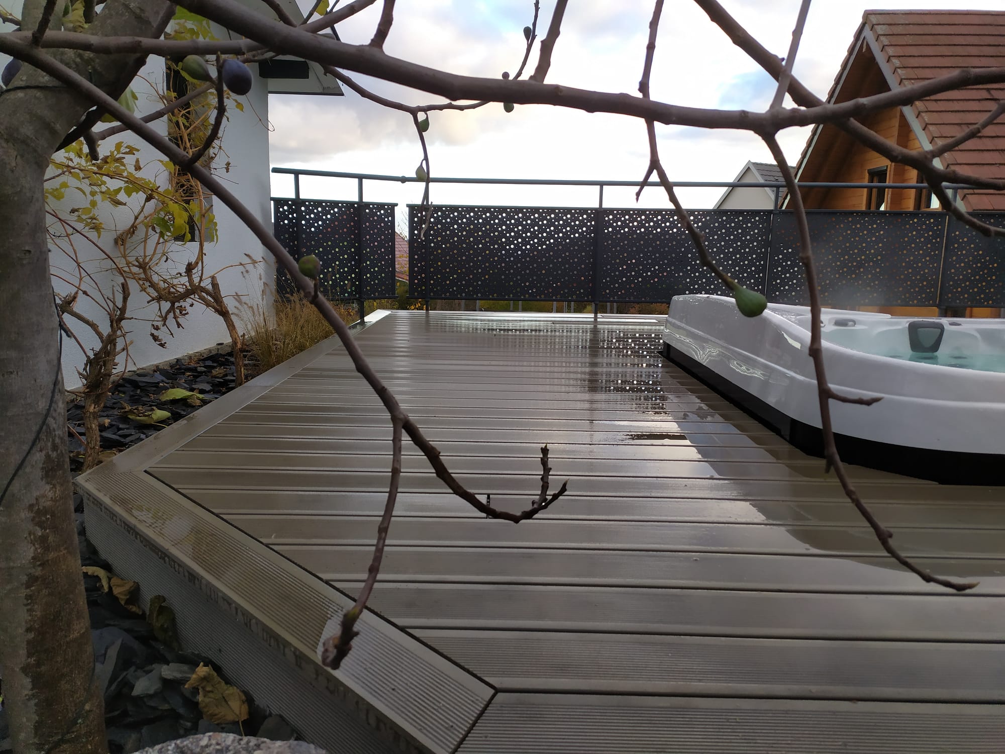Terrasse en bois composite, garde corps en aluminium
