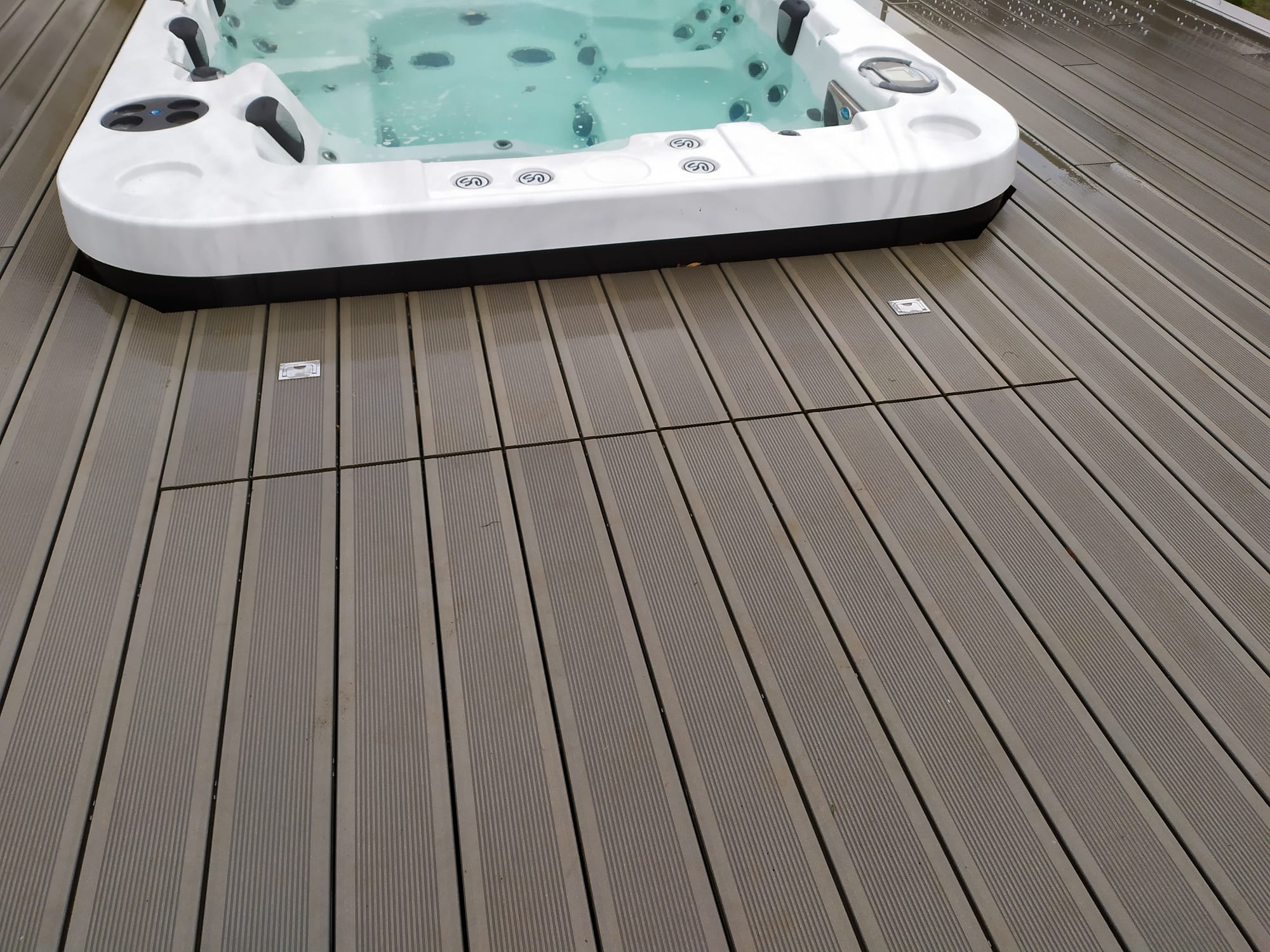 Terrasse en bois composite, garde corps en aluminium