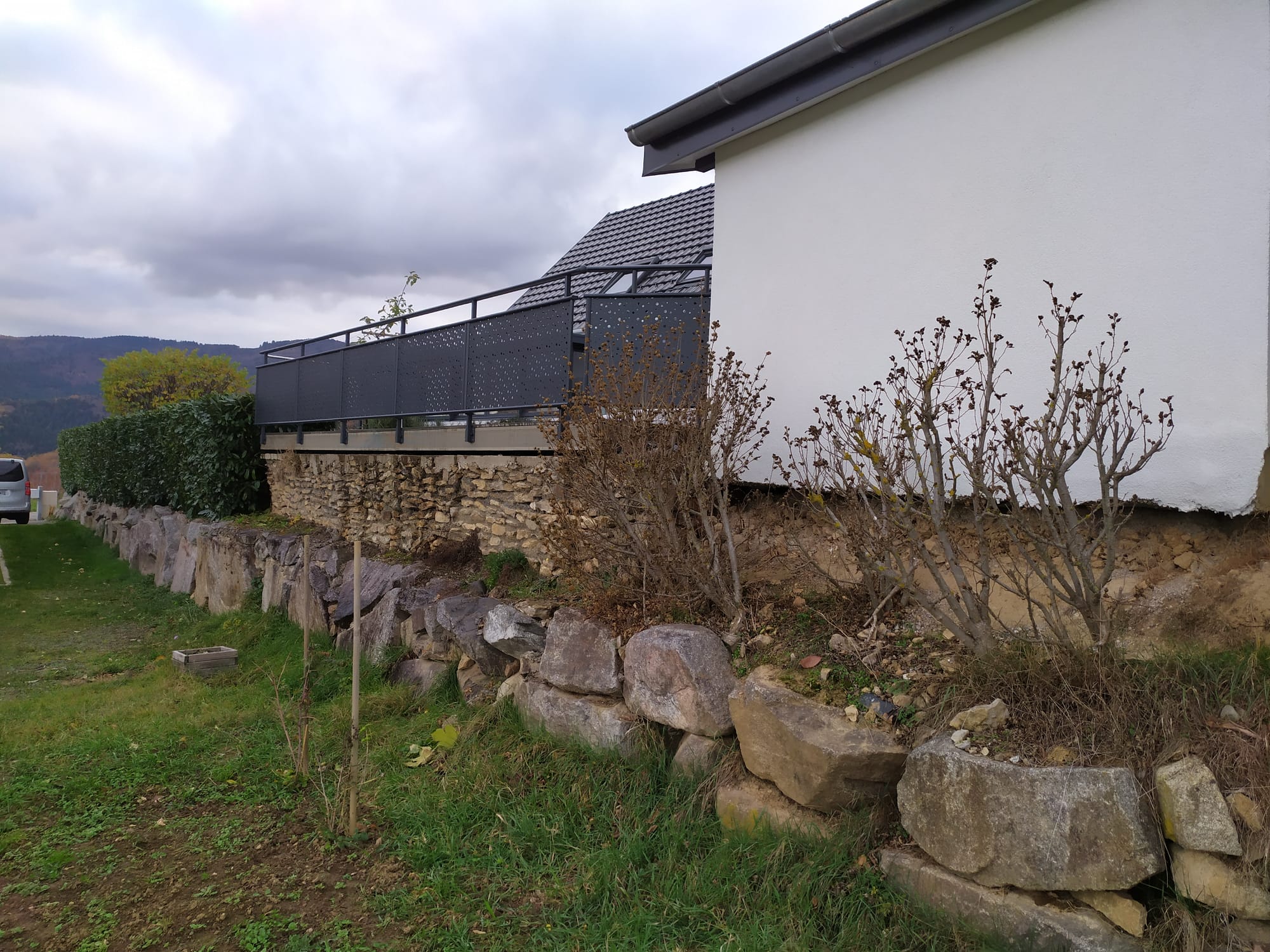 Terrasse en bois composite, garde corps en aluminium