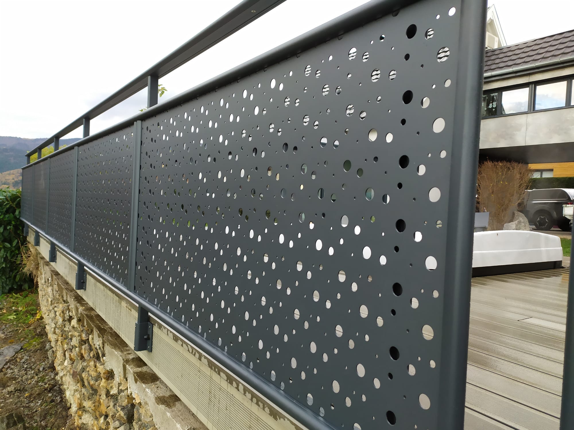 Terrasse en bois composite, garde corps en aluminium