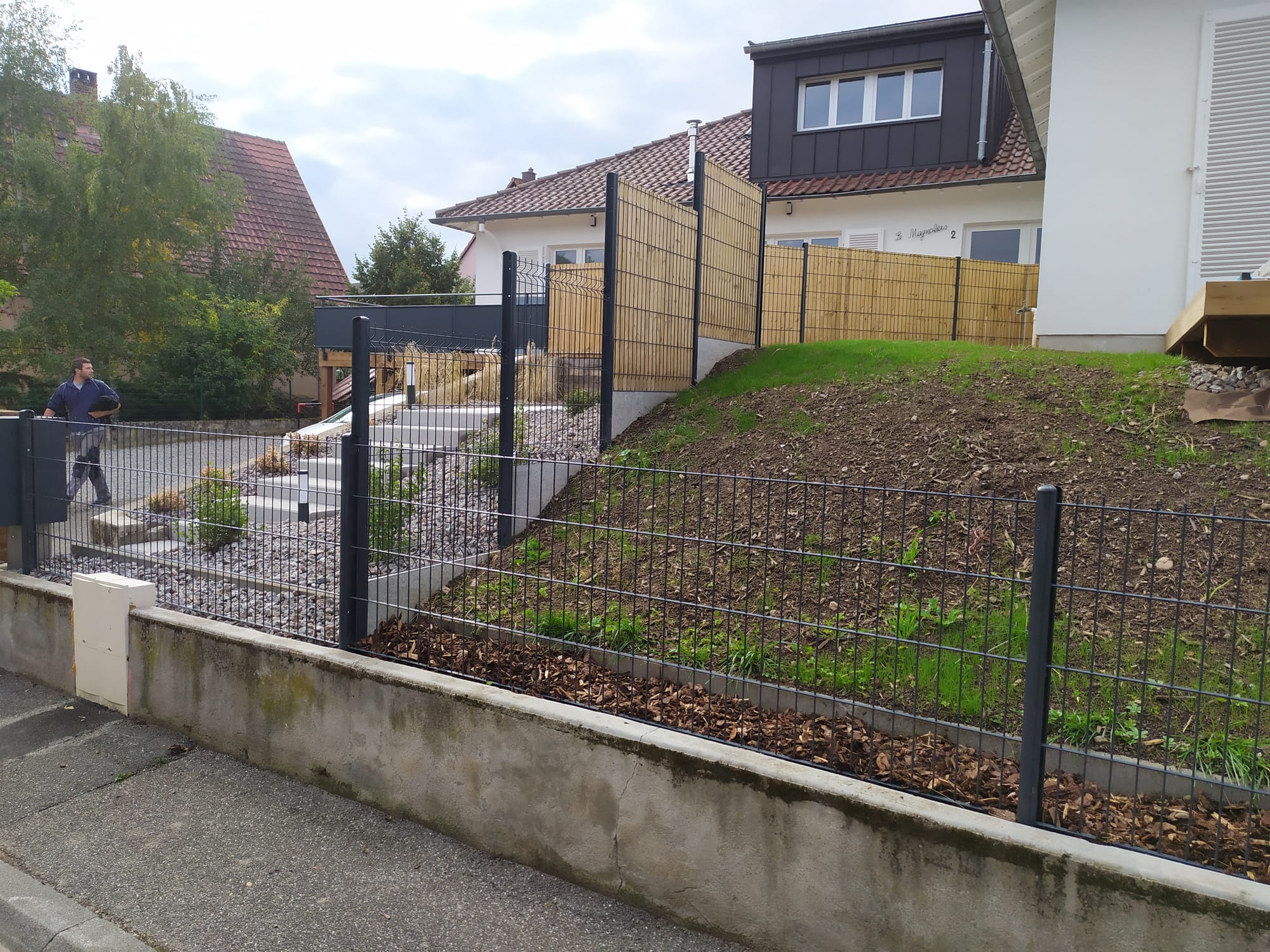 Aménagement complet d'une copropriété: entrée commune, 2 extérieurs bien distincts