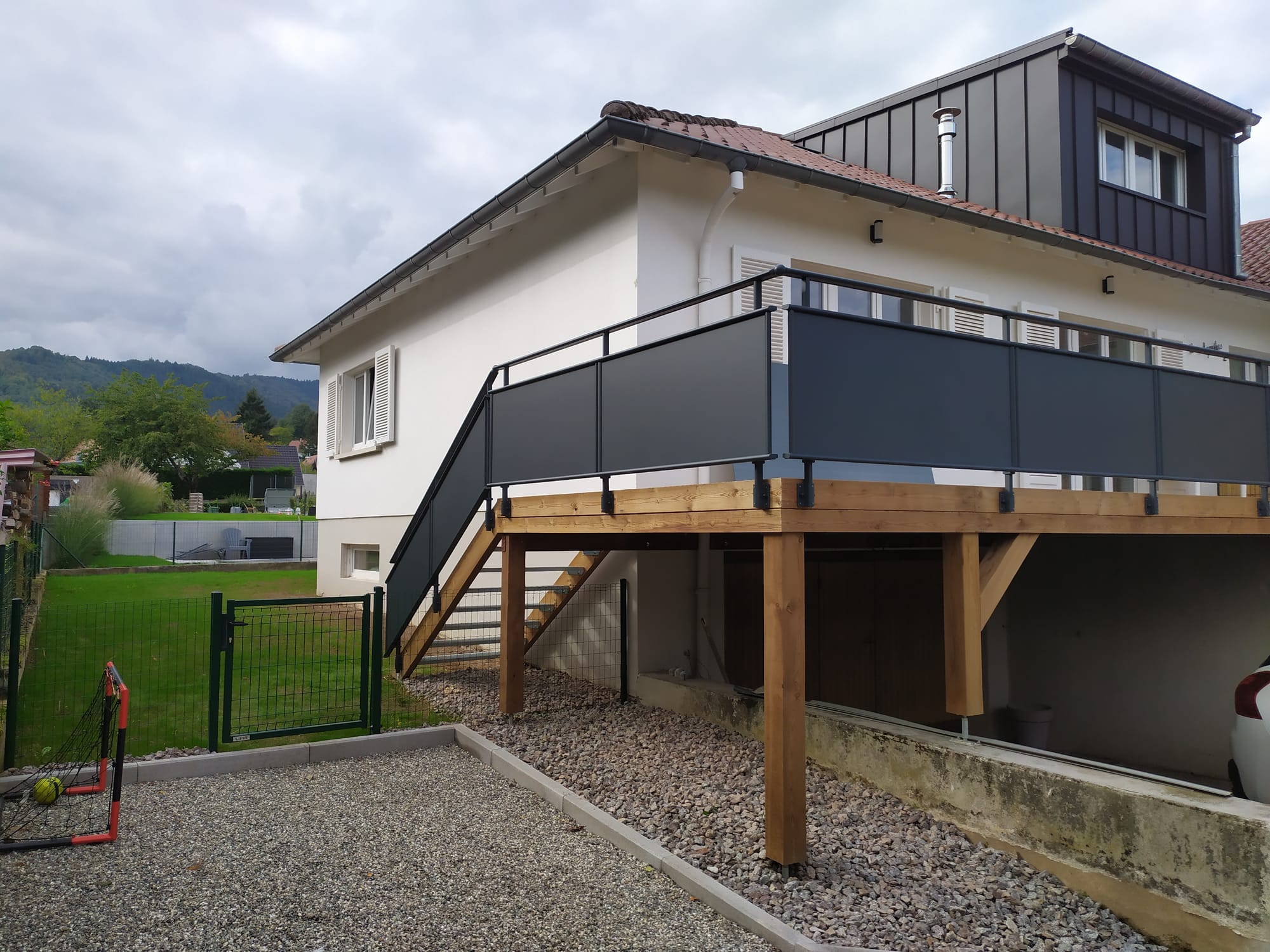 Aménagement complet d'une copropriété: entrée commune, 2 extérieurs bien distincts