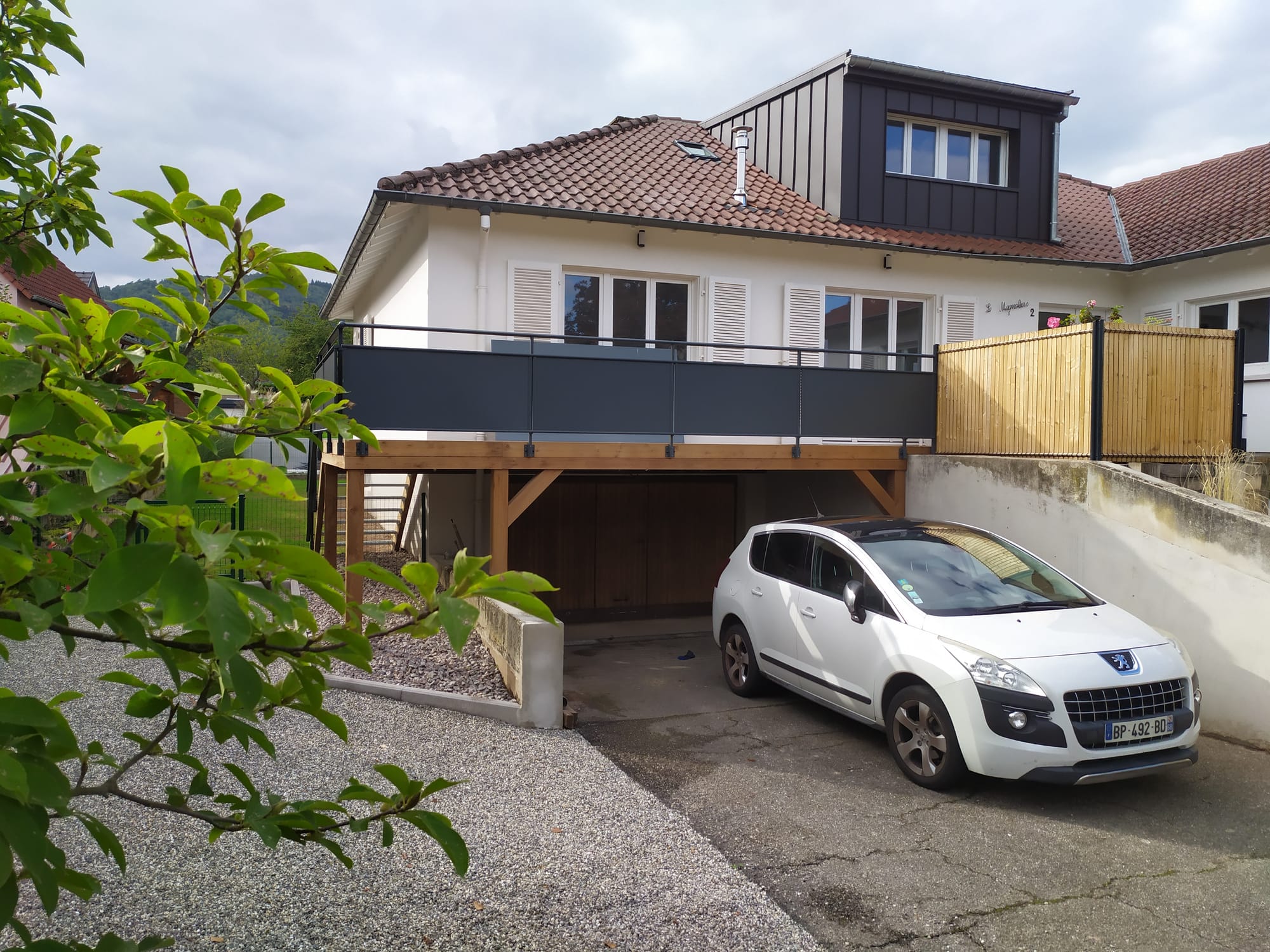 Aménagement complet d'une copropriété: entrée commune, 2 extérieurs bien distincts