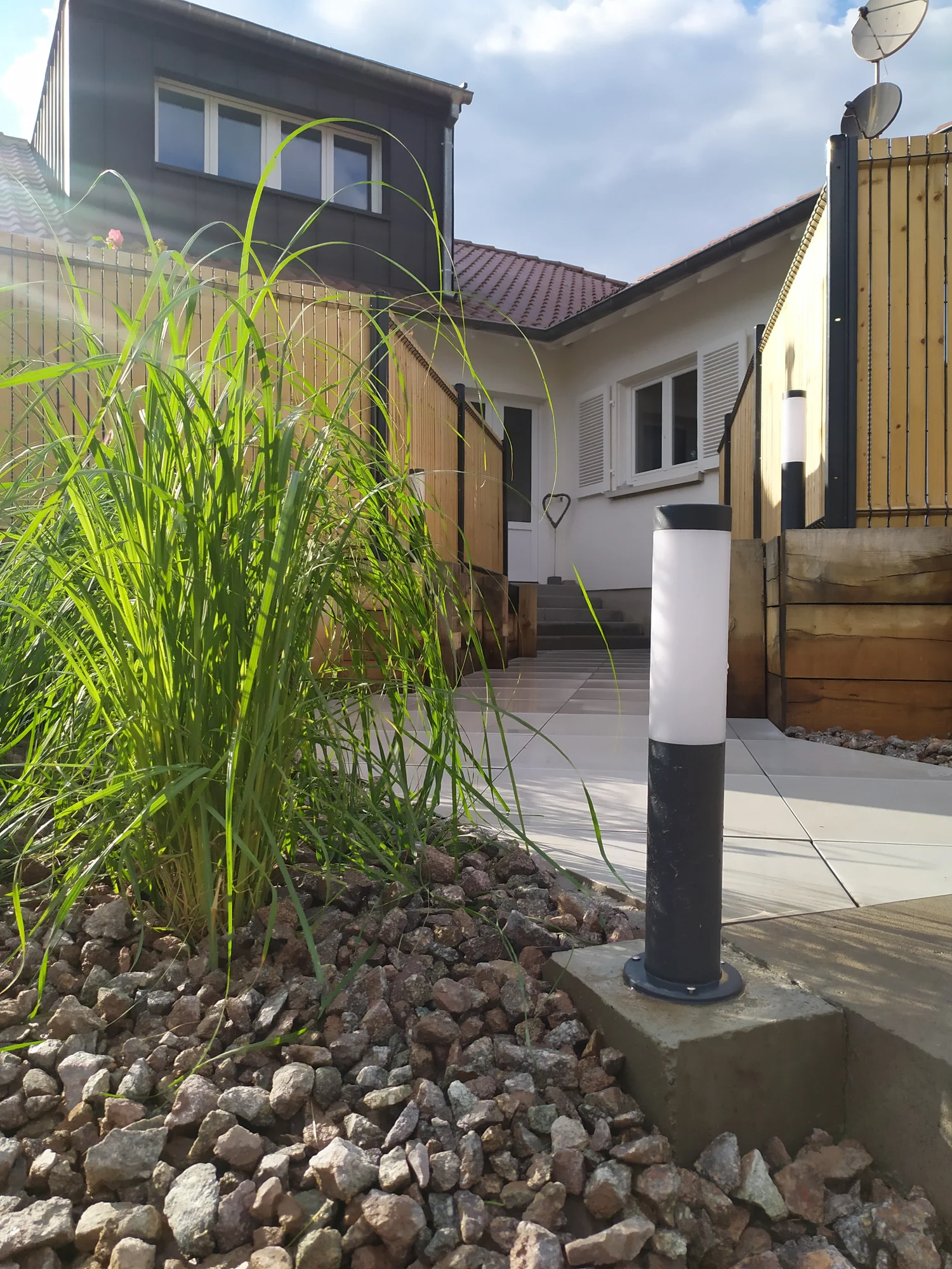 Aménagement complet d'une copropriété: entrée commune, 2 extérieurs bien distincts