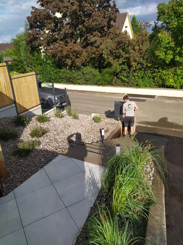 Aménagement complet d'une copropriété: entrée commune, 2 extérieurs bien distincts