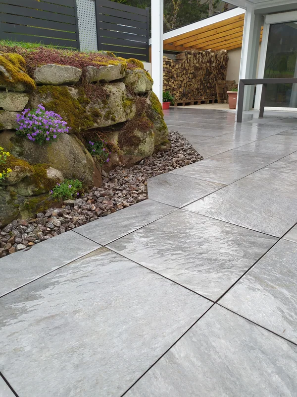 Dallage grès cérame, bac à plante palissades granit