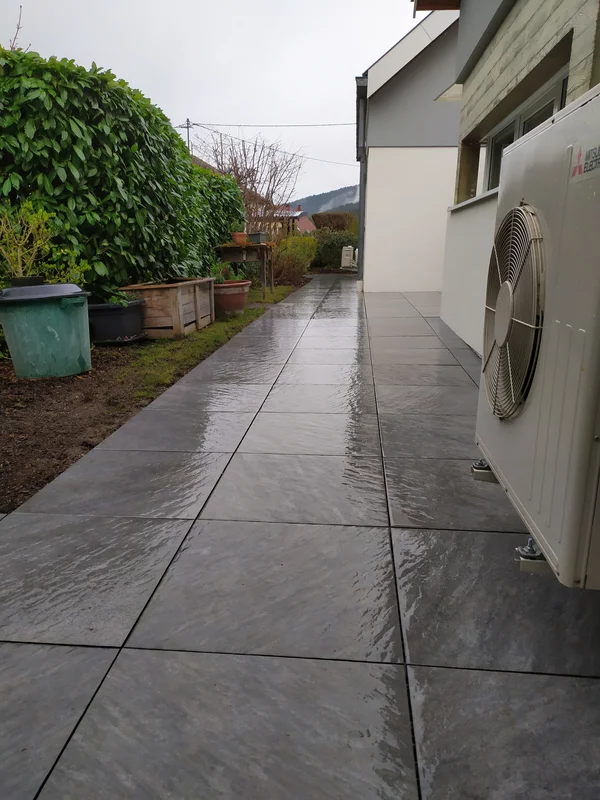 Dallage grès cérame, bac à plante palissades granit