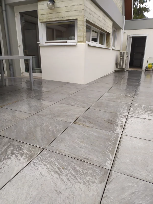 Dallage grès cérame, bac à plante palissades granit