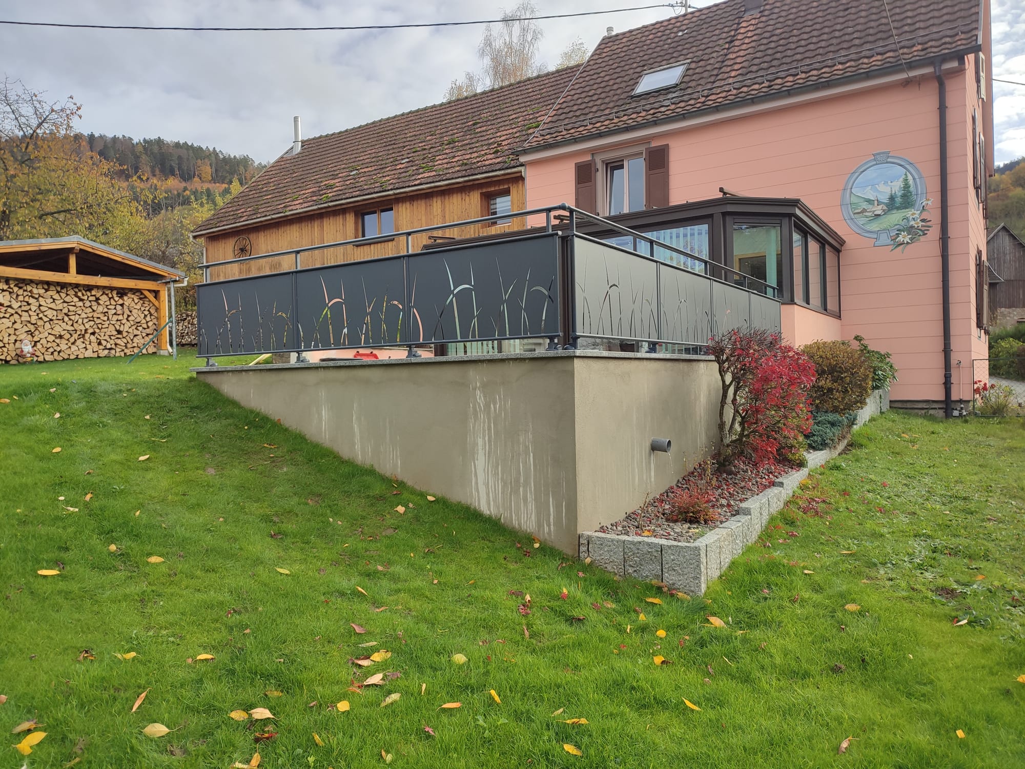 Agrandissement terrasse, grès cérame, garde corps aluminium, bac potager, engazonnement 