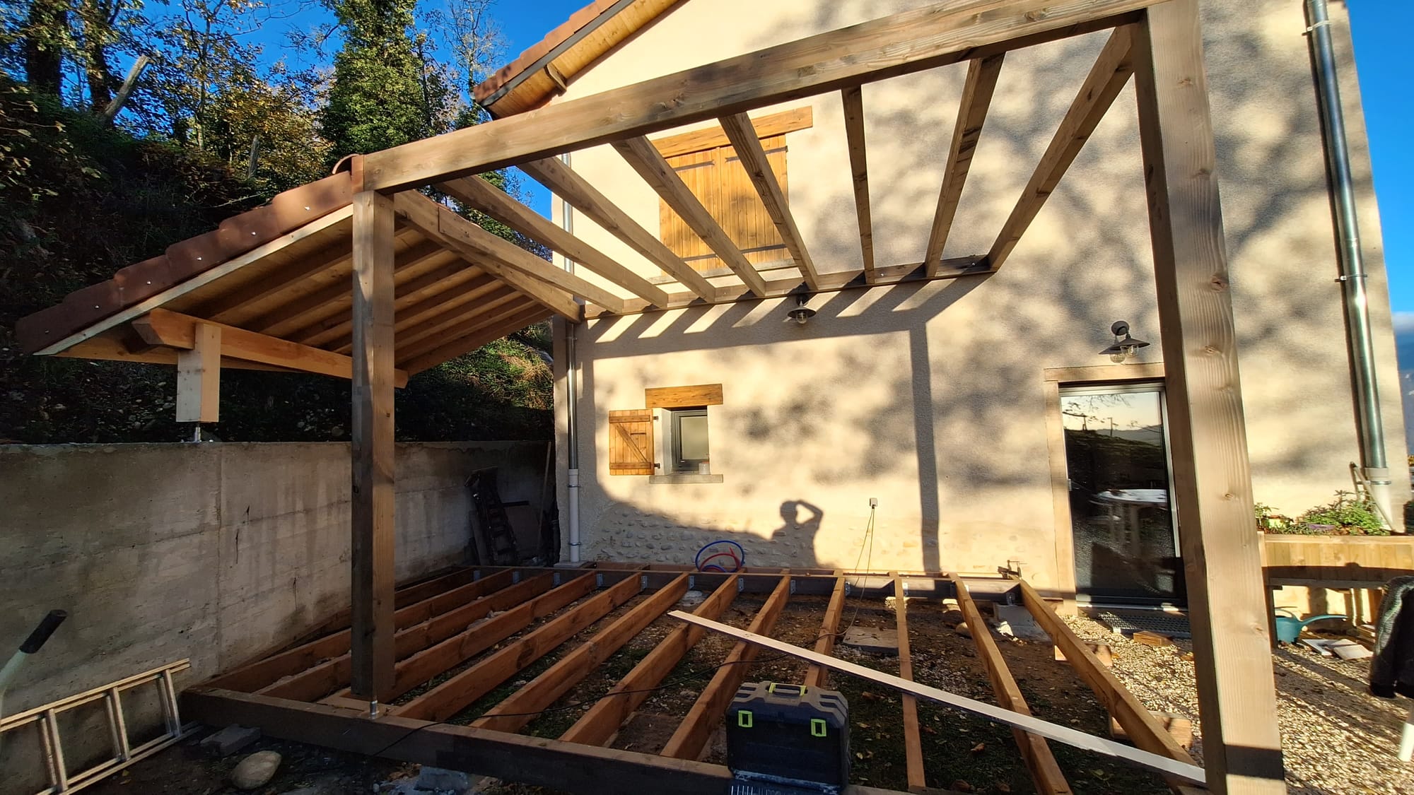 Les avantages d’avoir une pergola en bois dans son jardin