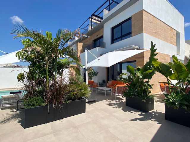 Woning, tuin en zwembad...