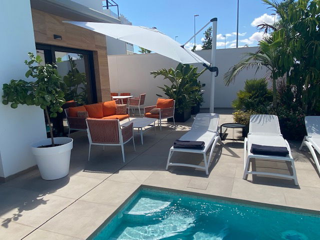 Woning, tuin en zwembad...