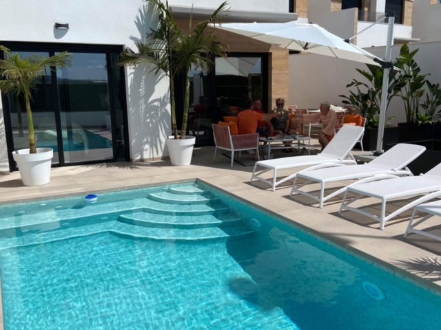 Woning, tuin en zwembad...