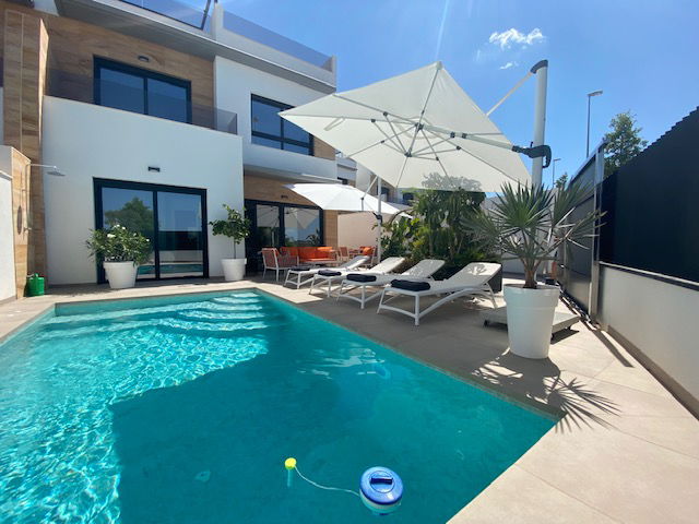 Woning, tuin en zwembad...