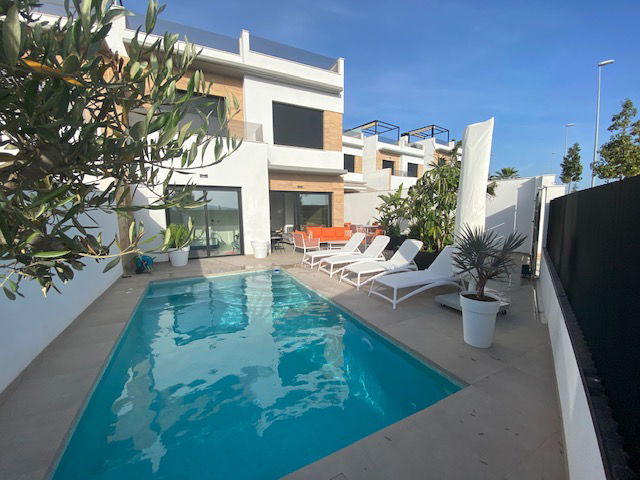 Woning, tuin en zwembad...