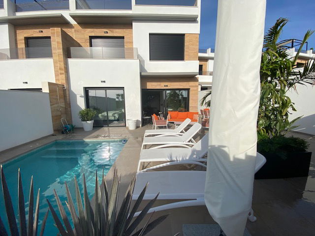 Woning, tuin en zwembad...