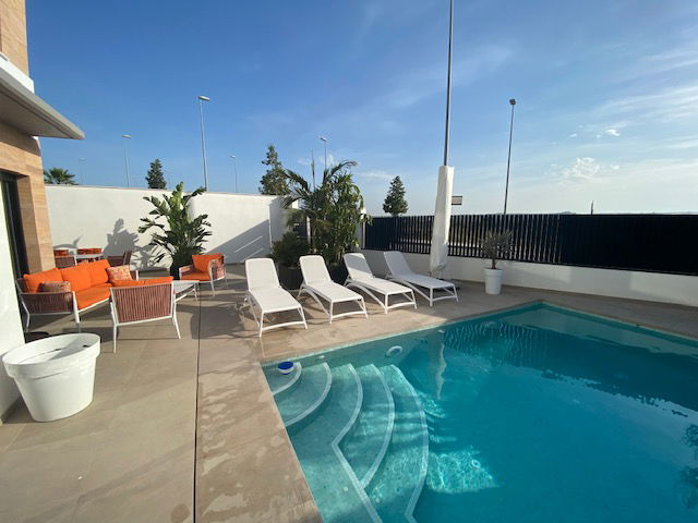 Woning, tuin en zwembad...