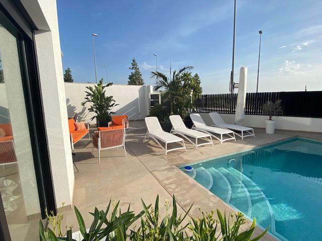 Woning, tuin en zwembad...