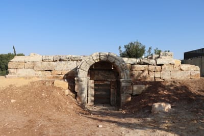 Khrebet Al-Souq Shrine &amp; Suhail Castle image