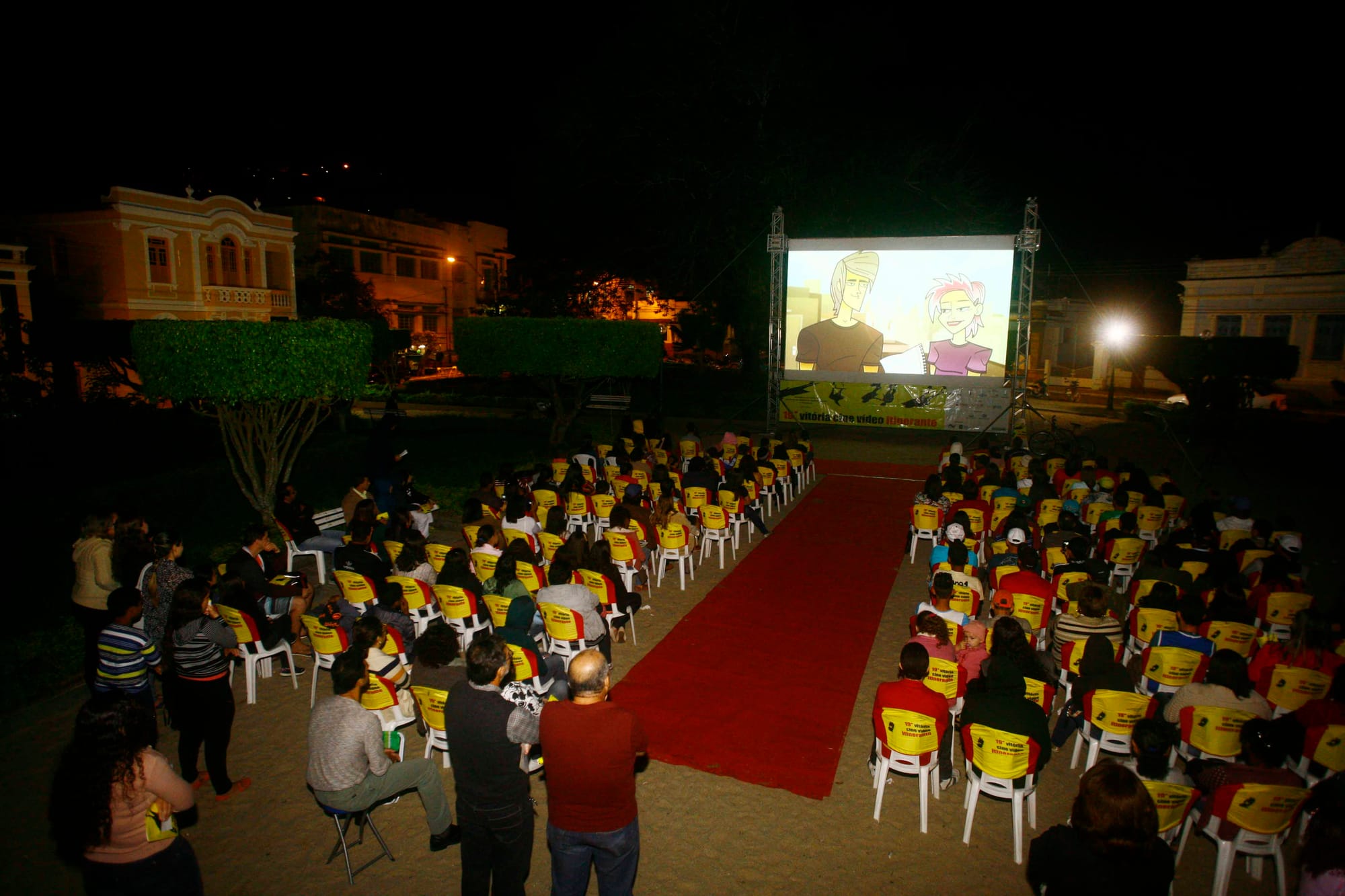 CINEMA NA PRAÇA