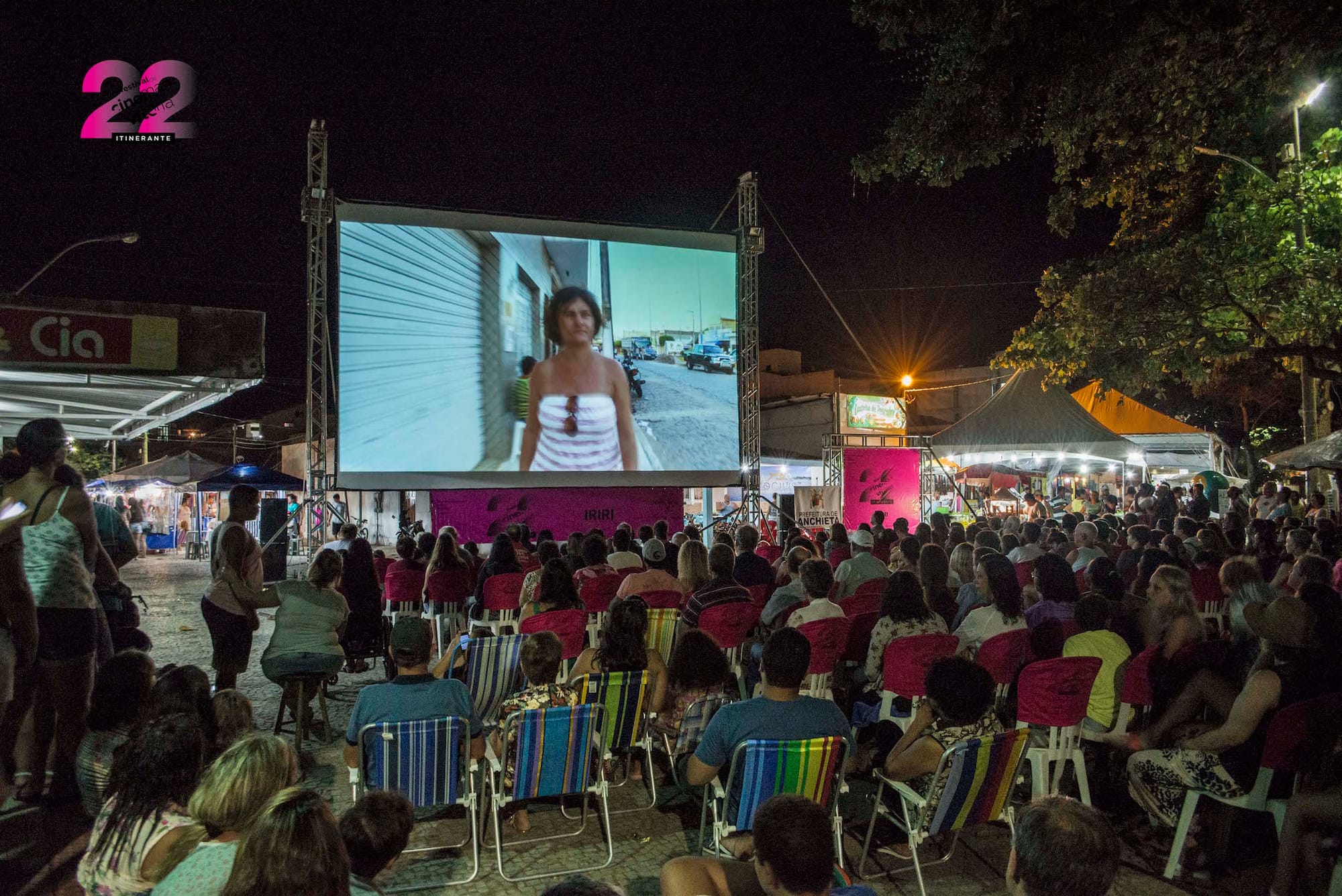 CINEMA NA PRAÇA