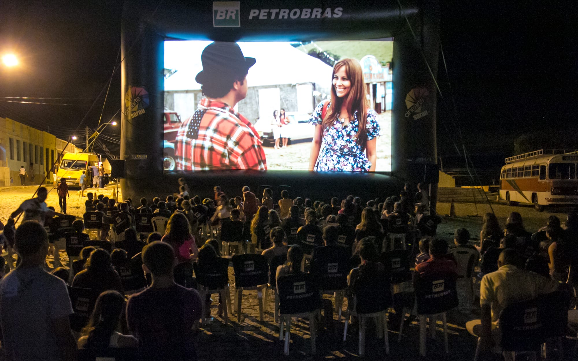 CINEMA NA PRAÇA