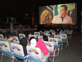 CINEMA NA PRAÇA