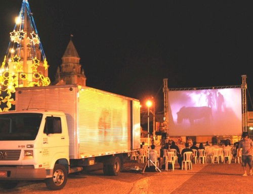 CINEMA NA PRAÇA