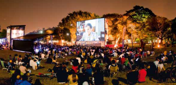 CINEMA NA PRAÇA