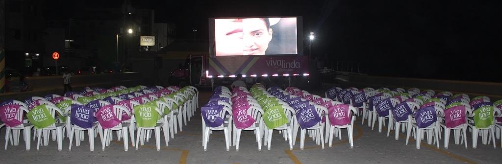 CINEMA NA PRAÇA