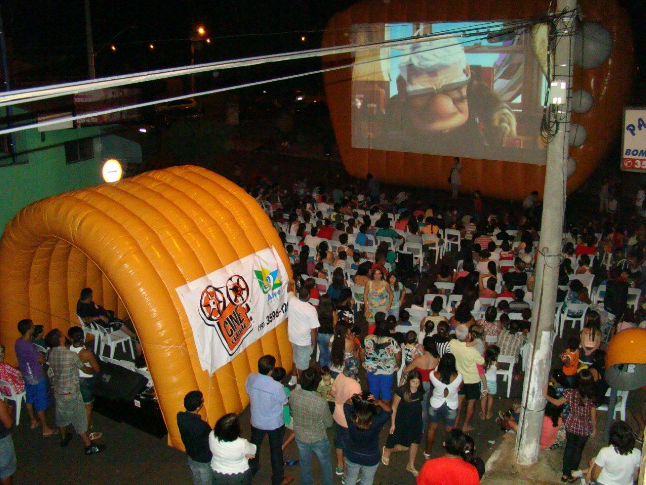 CINEMA NA PRAÇA