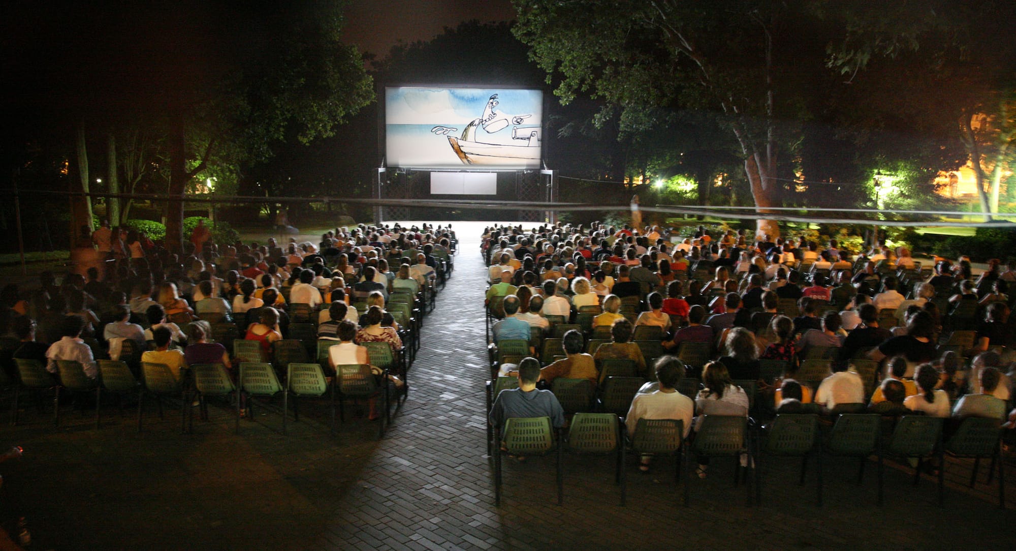 CINEMA NA PRAÇA
