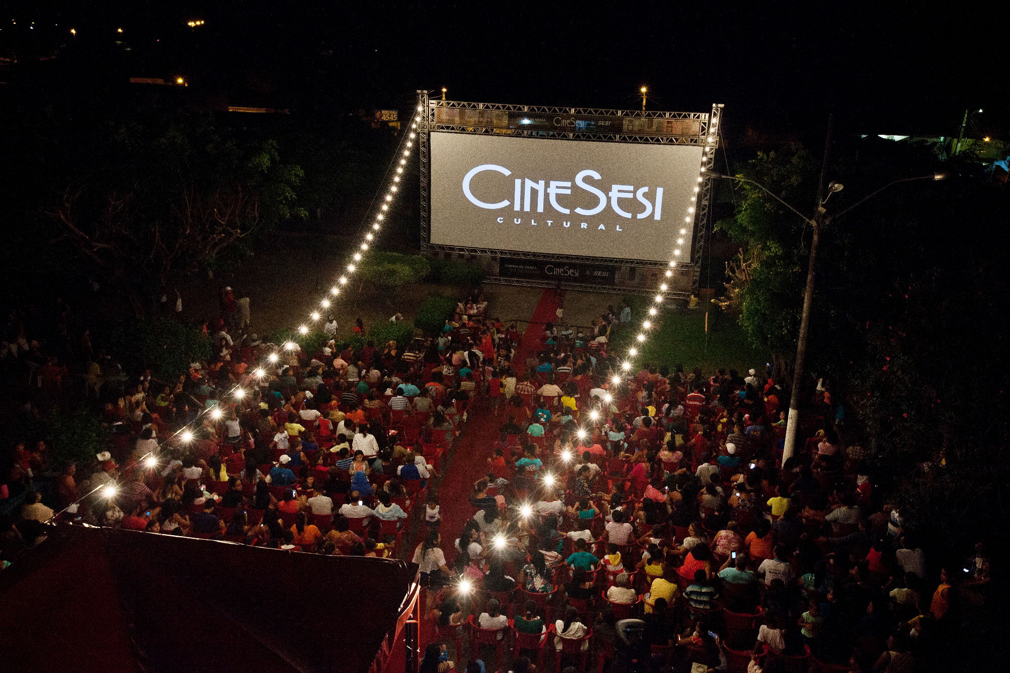 CINEMA NA PRAÇA