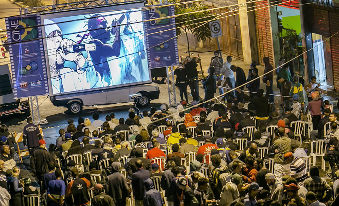 CINEMA NA PRAÇA