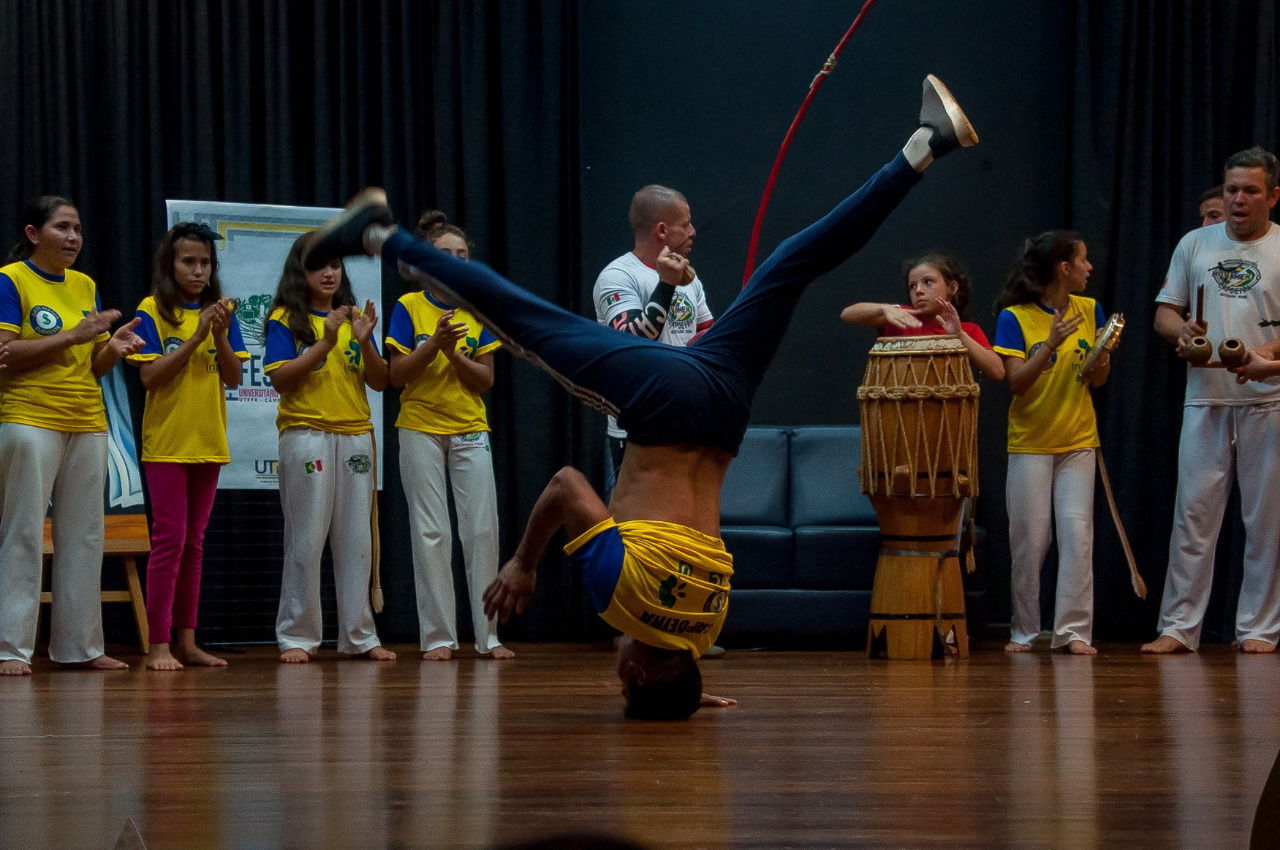 CAPOEIRA