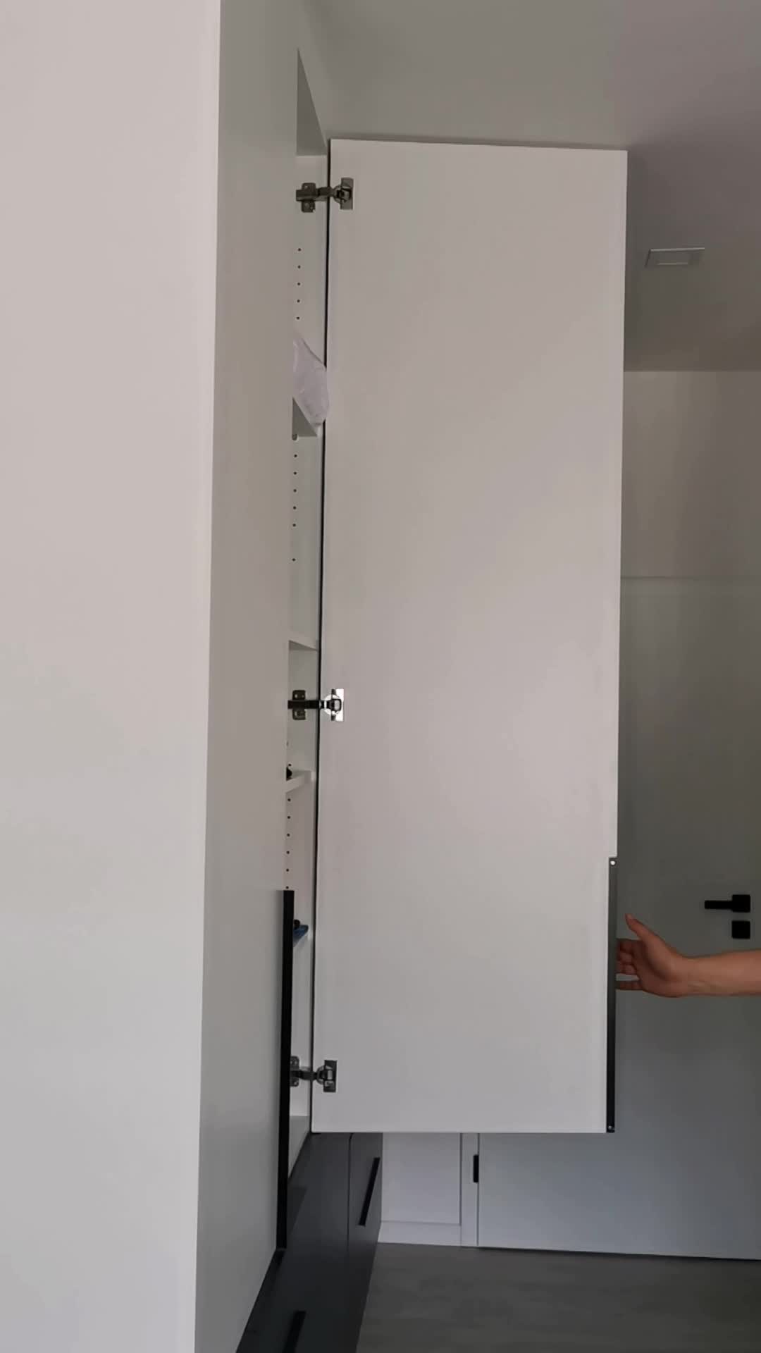 Vestavěná skříň