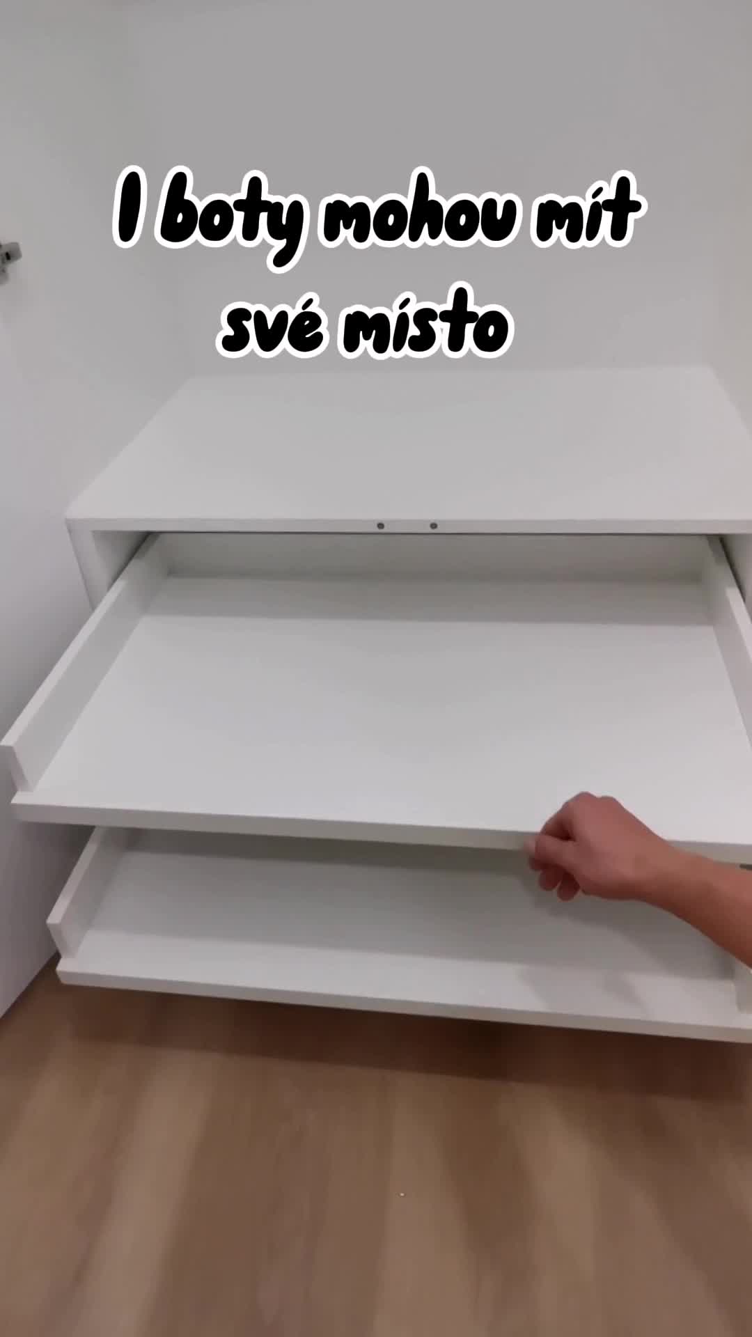Vestavěná skříň s nikou