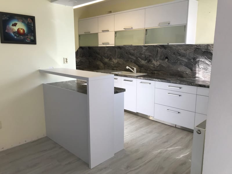 Kuchyňská linka s ostrůvkem