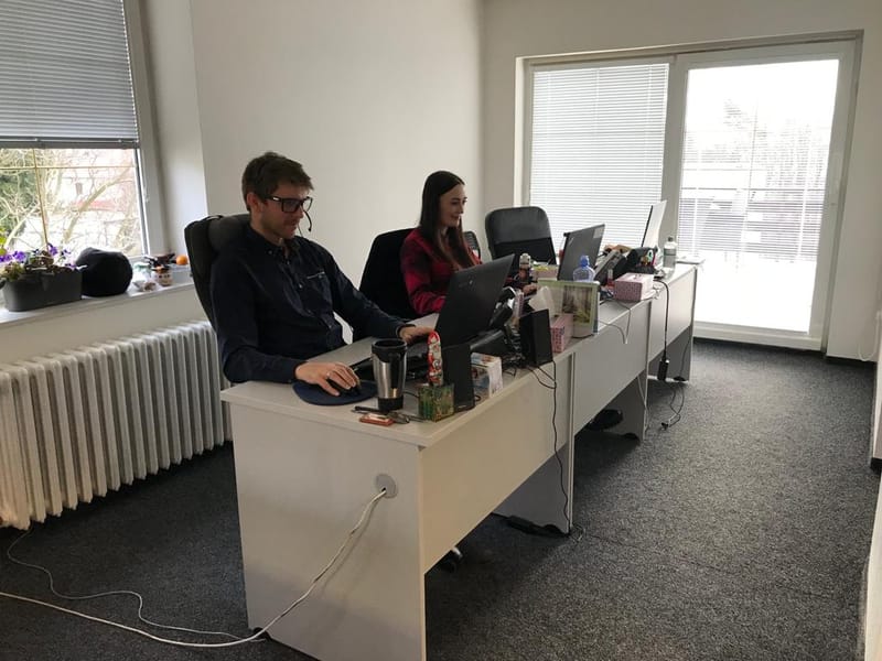 Stůl do zasedací místnosti a vybavení kanceláře