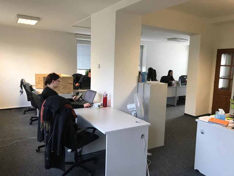 Stůl do zasedací místnosti a vybavení kanceláře