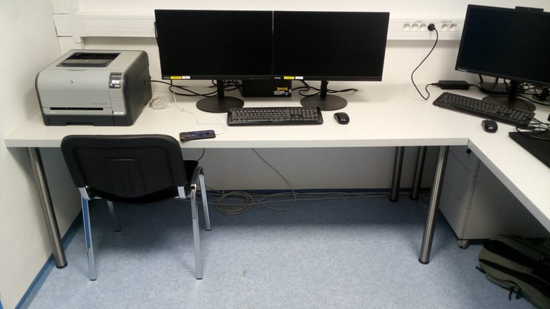 Pracovní stoly do vodárenského objektu