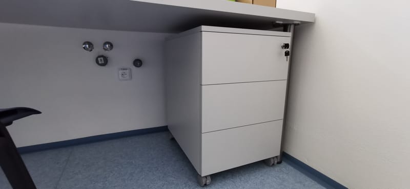 Pracovní stoly do vodárenského objektu