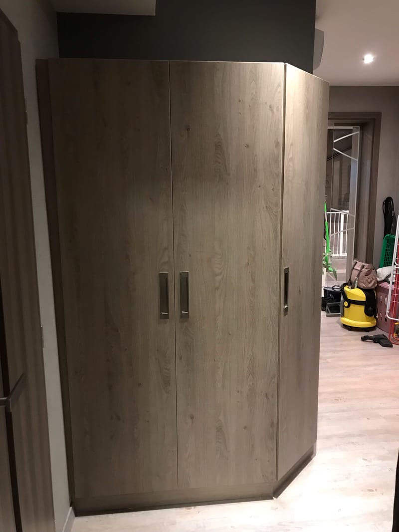 Vestavěné skříně - otočné dveře